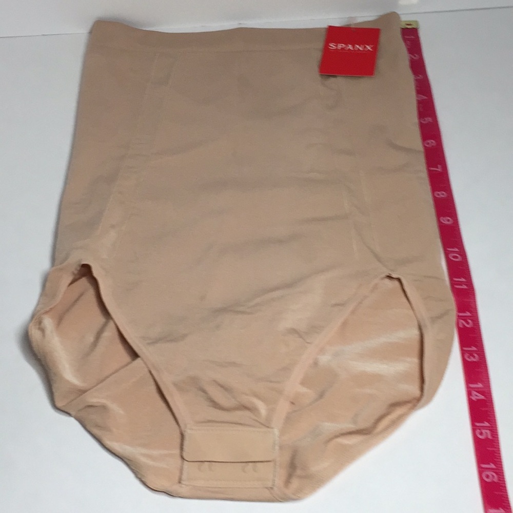SPANX LADIES “clean clasp always better”